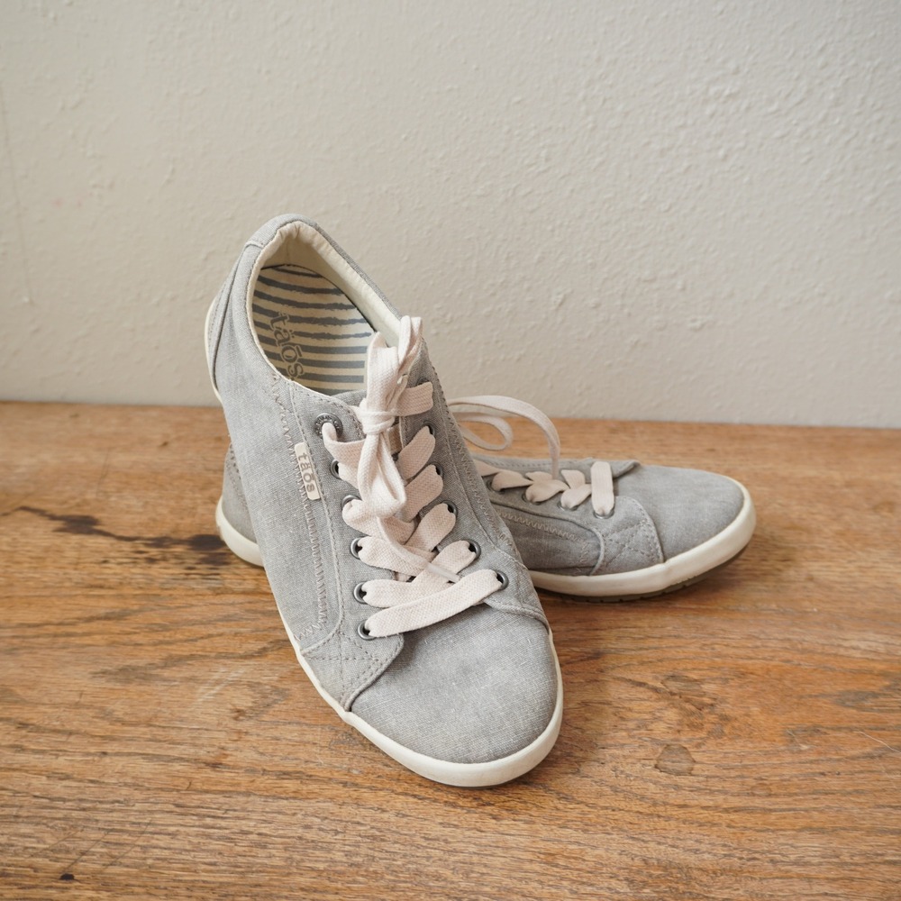 Taos Women's Size 9.5 Star Sneakers Gray Canvas Lace Up Low Top Shoes Casual